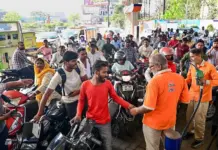 Uttar Pradesh Hit by Fuel Shortage Rumours! Petrol, Diesel Sales Soar 75–77% as Commercial LPG Supply Cap Increased to 70% Fuel-Shortage