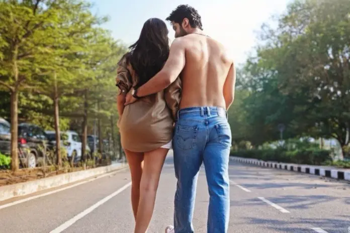 Chand Mera Dil Poster Lakshya and Ananya Panday