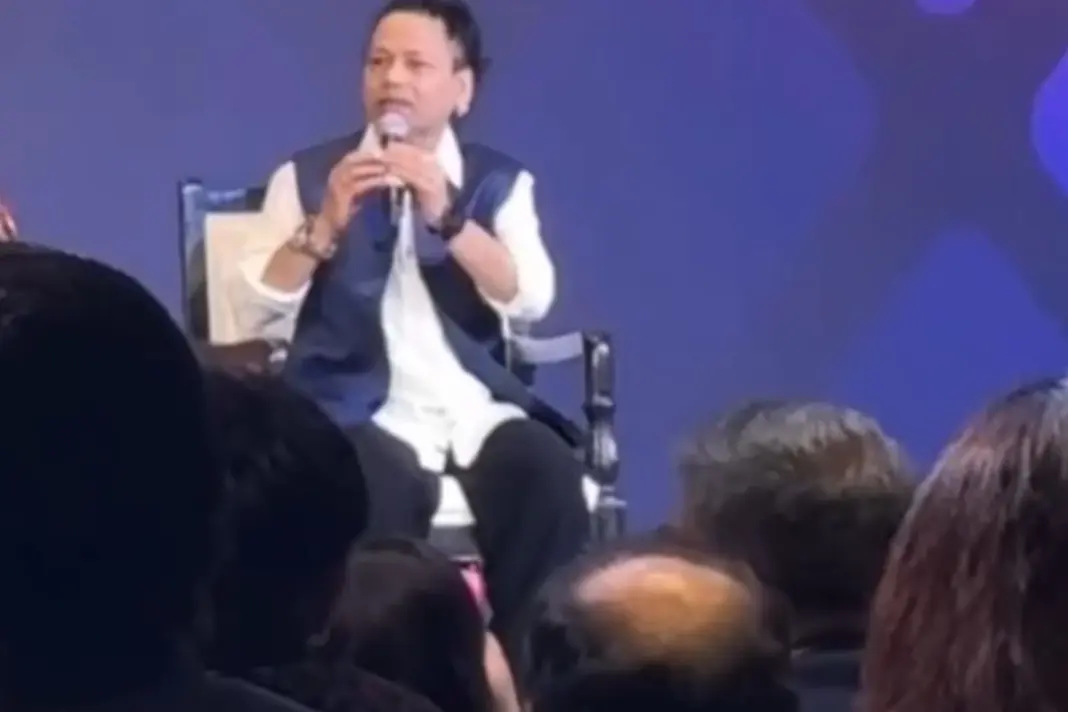 Kailash Kher INSULTS Host After She Asks Him To Sing At Delhi Event