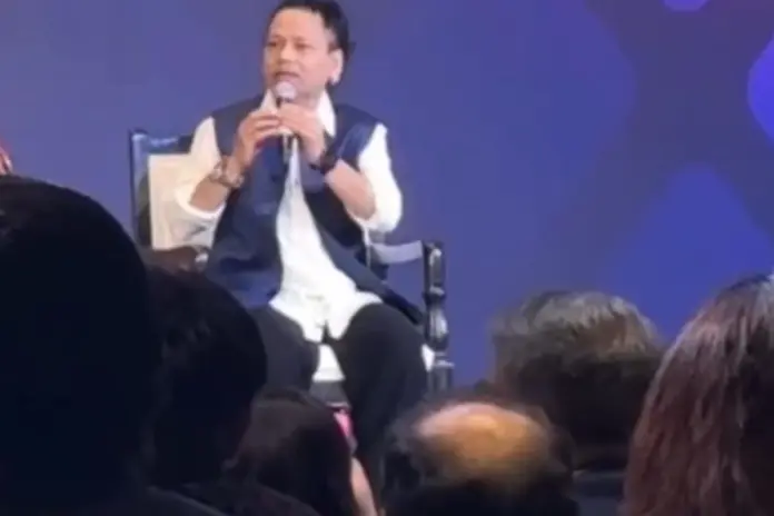 Kailash Kher INSULTS Host After She Asks Him To Sing At Delhi Event