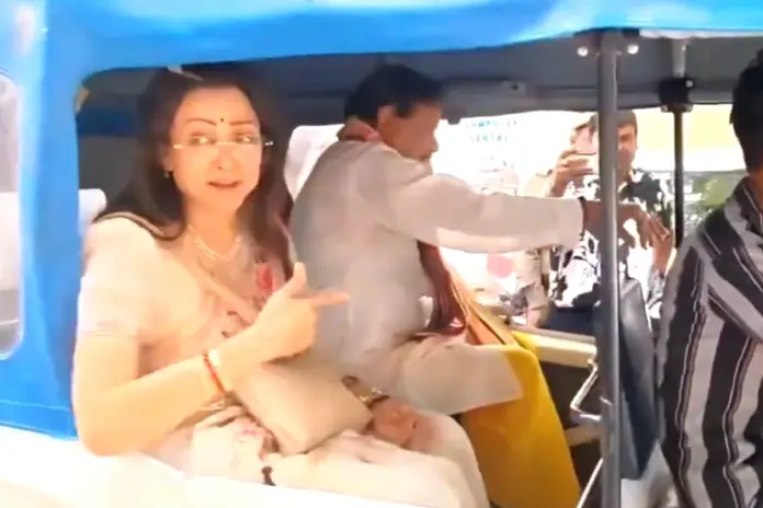 Hema Malini Viral Video E Auto